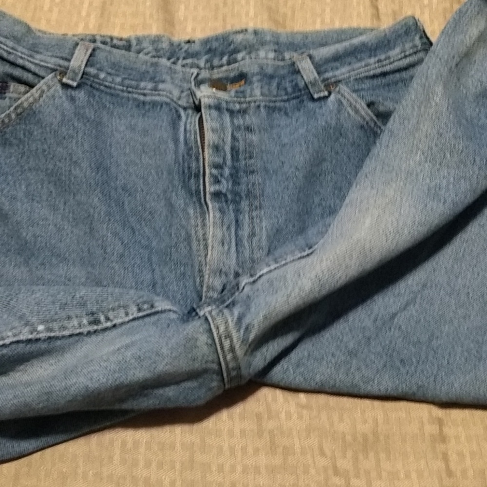 Lee Jeans *slightly tapered legs*